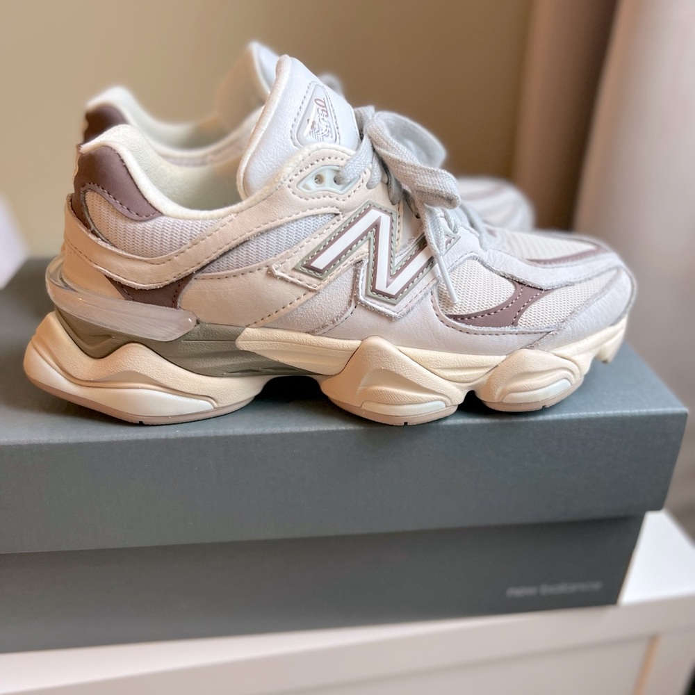 New Balance 9060